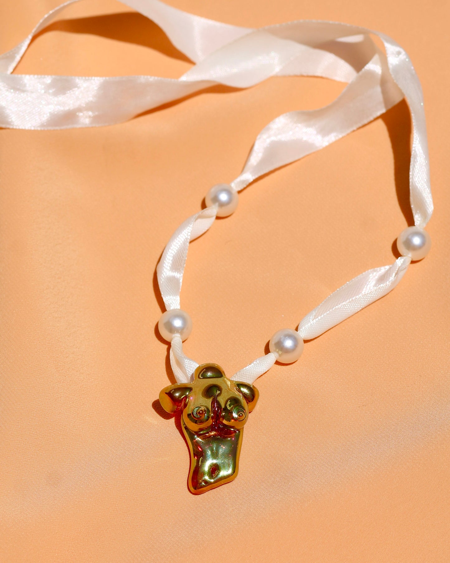 FEMALE BUST NECKLACE